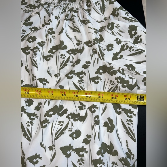 Monday fun smocked shoulder floral blouse Size 2XL NWOT - Picture 5 of 6